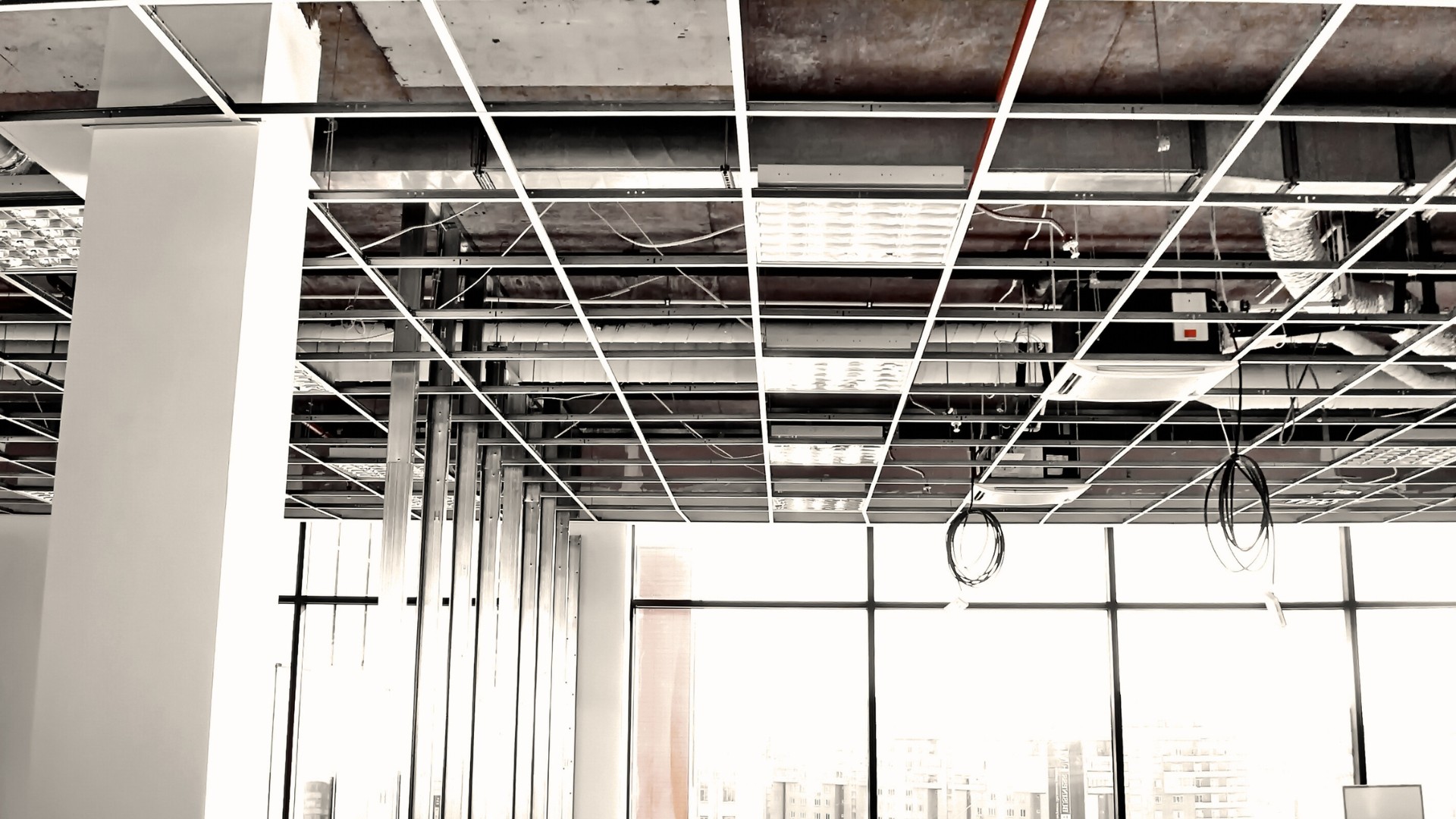 Cómo se utiliza el falso plafón en la industria de la construcción para lograr espacios elegantes y seguros